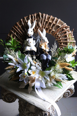 Siedzące Zające, wiosenny wianek dekoracyjny, rozp.43cm