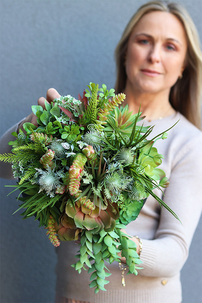 Aldara, kompozycja z sukulentami w donicy na stojaku