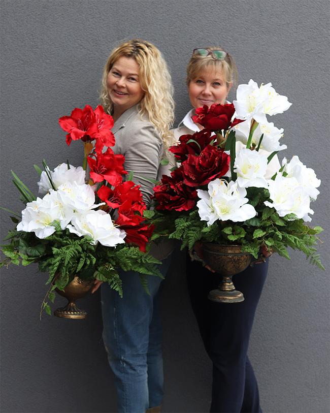 Ambasada, kompozycja z amarylisem w pucharze, wym.75cm 