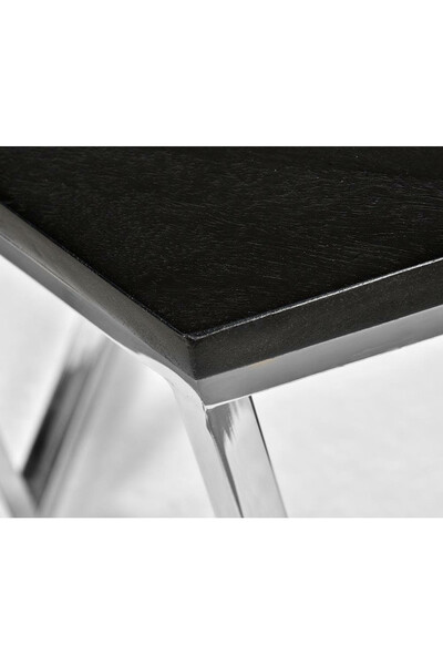 Elegancki metalowy stolik z drewnianym blatem w kolorze czarnym.