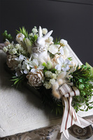 Biały Królik Resta, stroik wielkanocny na ceramicznej tacce