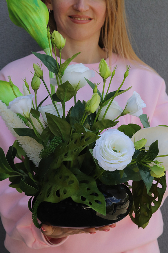 Anturium Pianola, kompozycja kwiatowa w misie