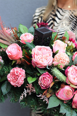 Bolonia Nerudena, wiązanka nagrobna z lampionem, dł.75cm