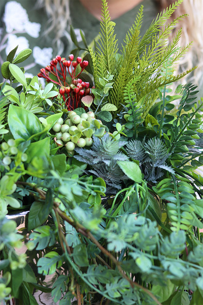 Anya Green Long Sukulenty, zielona kompozycja w srebrnej donicy