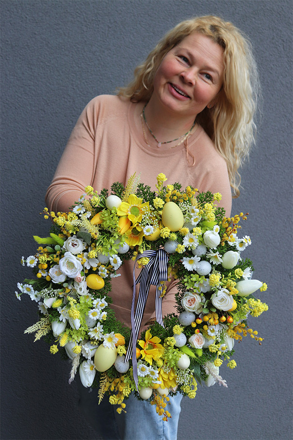 Żółta Wielkanoc Eggs, wianek na drzwi z kwiatami