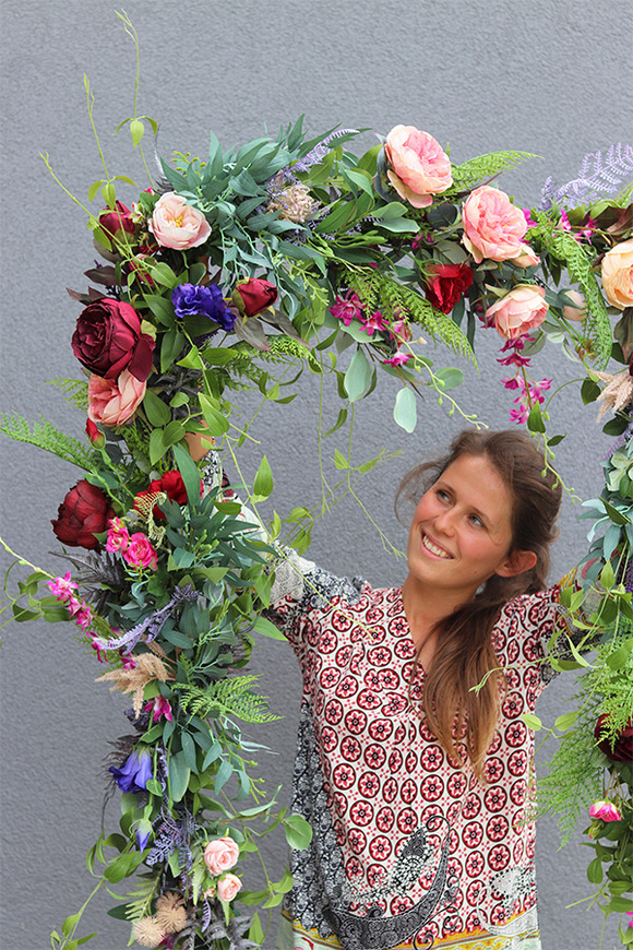 Koriana, girlanda roślinna na drzwi