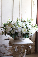 Keria, kompozycja kwiatowa w cynowanym naczyniu, wym.40x67cm