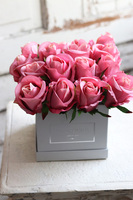 flowerbox kwadratowy z różami, Velinia, wys.21cm