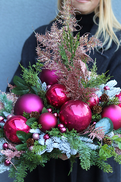 Magenta Xmas, świąteczna kompozycja nagrobna na desce