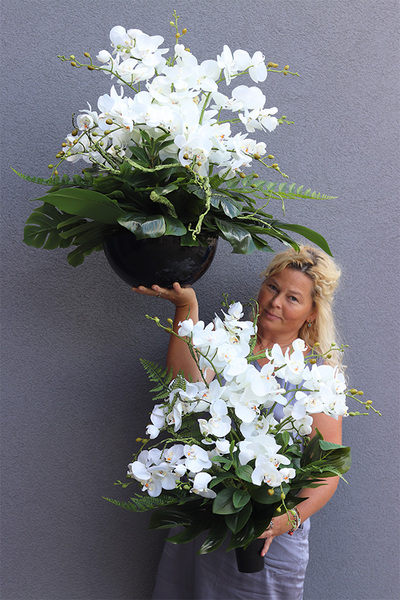 Biała Orchidea, kompozycja nagrobna w misie