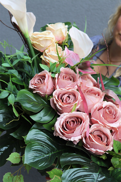 Genowefa, kompozycja nagrobna w naczyniu łódce, wym.50x95x57cm 