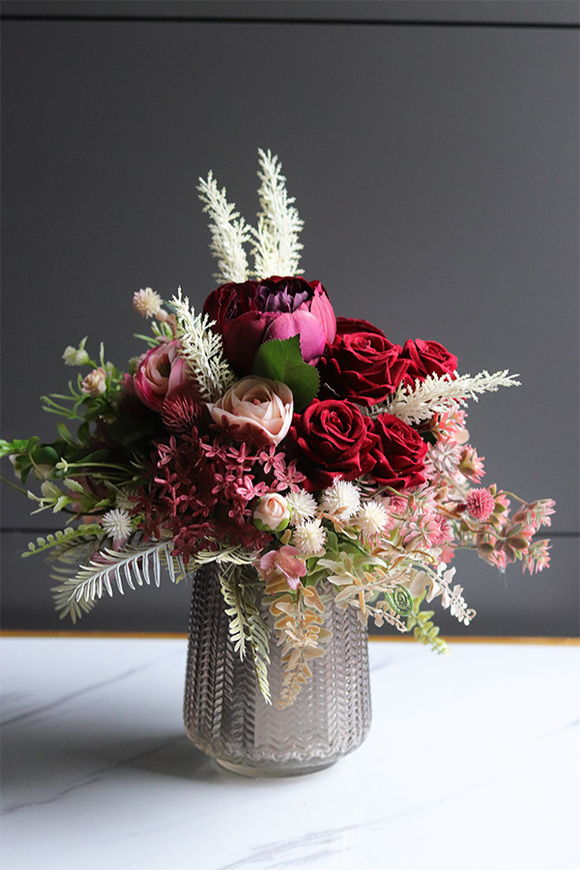 Bordota Amore, bukiet kwiatowy w szklanym wazonie