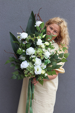White Greddier, bukiet nagrobny do położenia, wys.80cm 