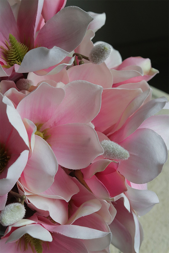 Magnolie Sweet Pink 2, wielkanocna kompozycja kwiatowa w szkle