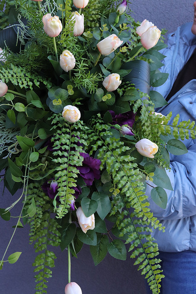 Hollandia Morelia, girlanda nagrobna na desce