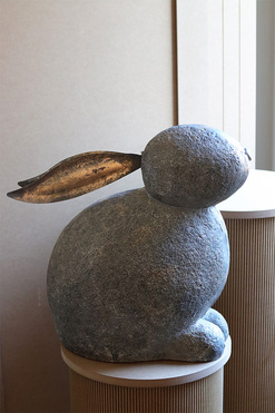 Modern A, duży zajączek wielkanocny figurka metalowa, wys.50cm