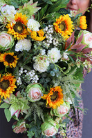 Złote Wspomnienia, kompozycja nagrobna ze słonecznikami