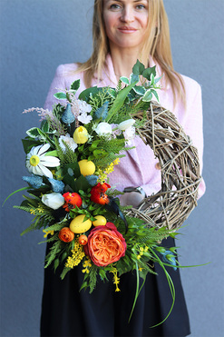 OD RĘKI Orengeta Spring, wiosenny wianek z kogutami, rozp.50cm