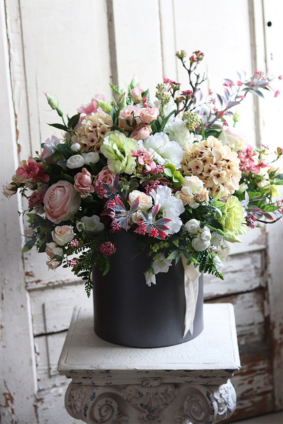 flowerbox z barwnymi kwiatami, Wiosenne Inspiracje, wys.57cm 