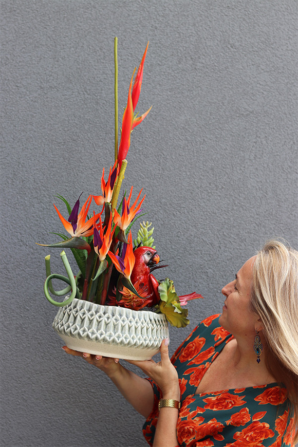 Strelicja Papuga, egzotyczna kompozycja w donicy