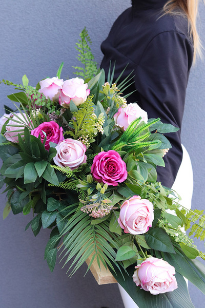 Kalipso Amarantis, wiązanka nagrobna na desce