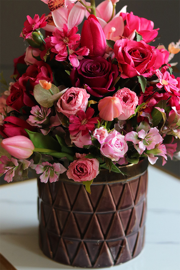 Różowa Jutrzenka, kompozycja kwiatowa w naczyniu