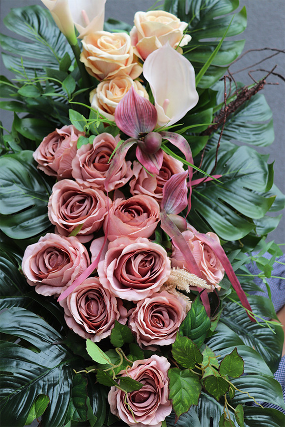 Genowefa, kompozycja nagrobna w naczyniu łódce, wym.50x95x57cm 