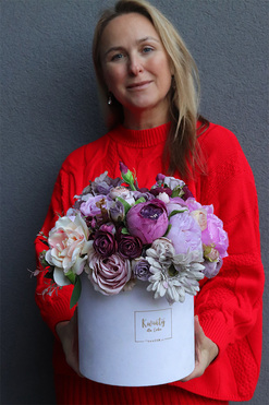 Violet Flower, flowerbox welurowy z piwoniami, wys.34cm