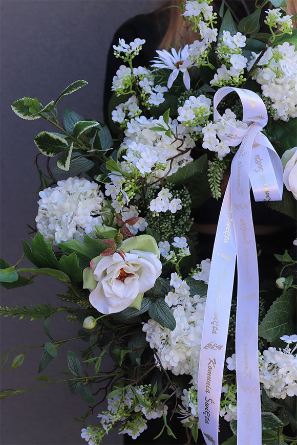 Biały Dom, wianek komunijny z białych kwiatów, z wstążką, śr.46cm