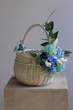 OD RĘKI Blueriana, dekorowany koszyczek wielkanocny, wys.23cm