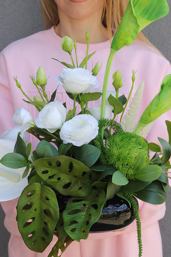 Anturium Pianola, kompozycja kwiatowa w misie