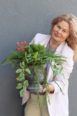 OD RĘKI Grefrete, zielona kompozycja w pucharze, wym.40x30cm