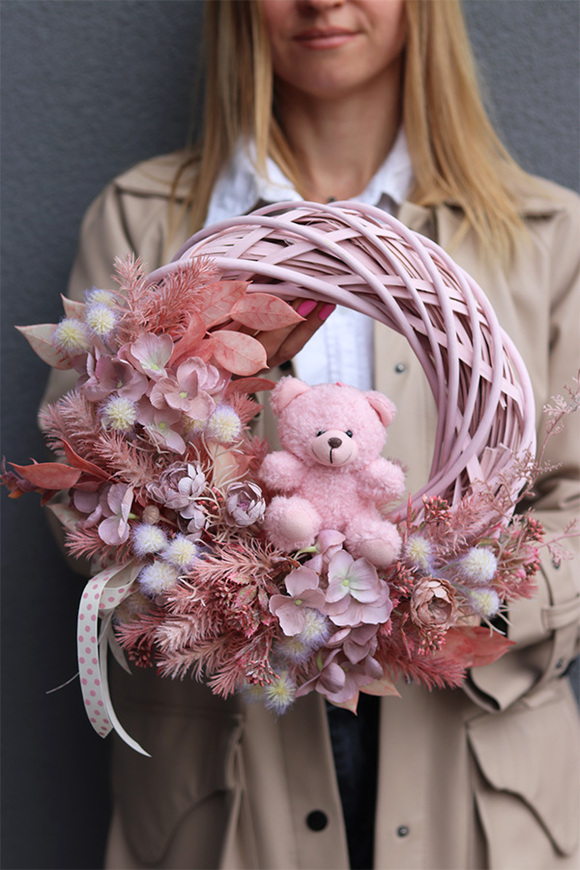 Teddy Pink Memorite, uroczy wianek z misiem