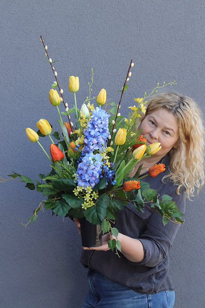 Tulipanowe Sny, wiosenny bukiet do flakonu nagrobnego