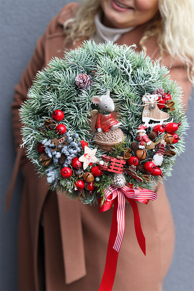 Witajcie w Bajce 2, świąteczny wianek na drzwi