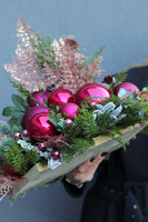 Magenta Xmas 2, świąteczna kompozycja nagrobna na desce