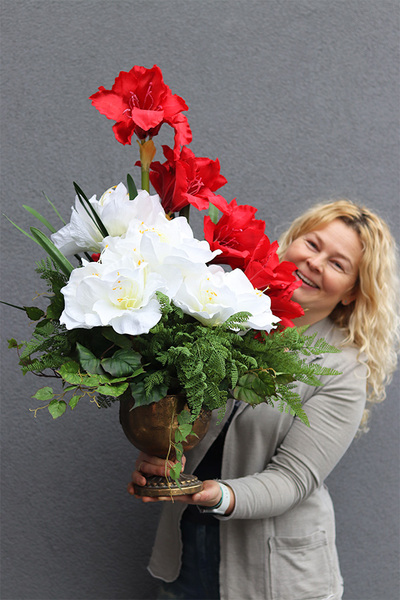 Ambasada, kompozycja z amarylisem w pucharze, wym.75cm 