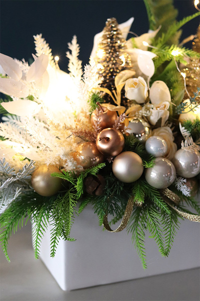 Barokko, stroik świąteczny ze złotymi choinkami