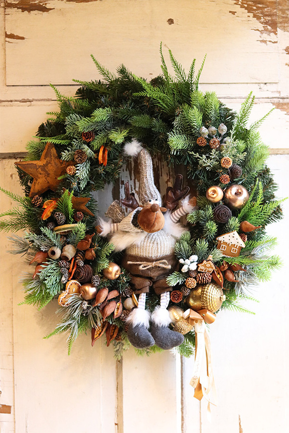 Reniferro, świąteczny wianek z lalką