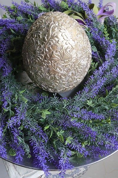 Lavende, wielkanocny stroik na talerzu z jajem