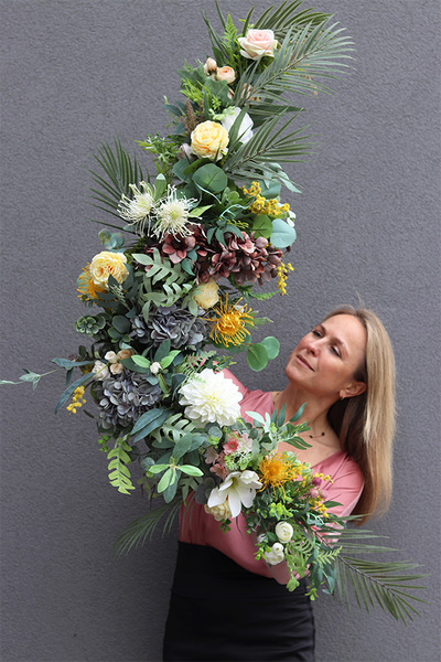 Besina, dekoracyjna girlanda kwiatowa