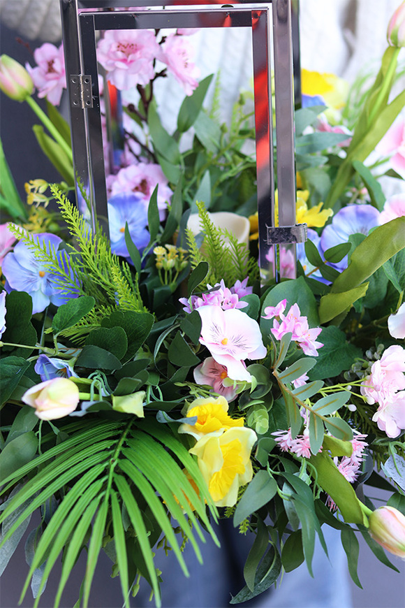 Angelo Garden Hefrana, lampion nagrobny z kwiatami