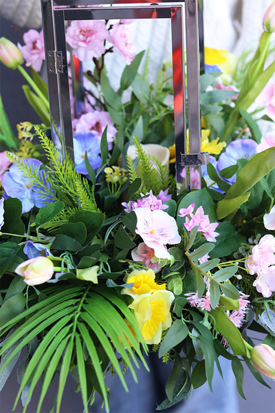 Angelo Garden Hefrana, lampion nagrobny z kwiatami