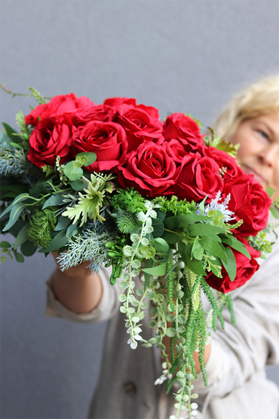 Róża Finesse, nagrobna wiązanka na plastrze drewna