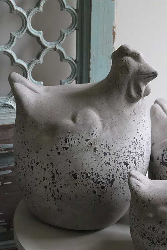 Coco Grey, dekoracyjna figurka kura nowoczesna