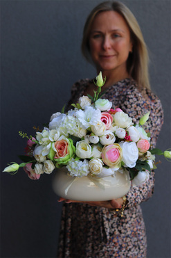 Arroyo Cukierkowa, bogata kompozycja kwiatowa na stół, wym.35x41cm 