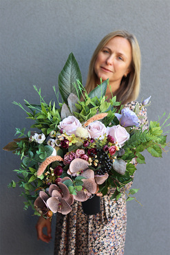 Nerrada, bukiet nagrobny we wkładzie z orchideą, dł.50cm