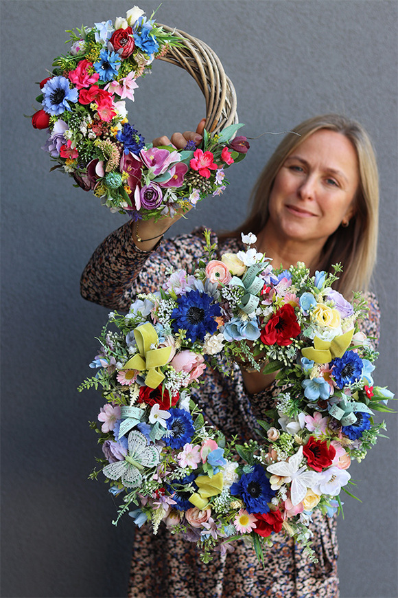 Lolla, wianek na drzwi z chabrami i makami