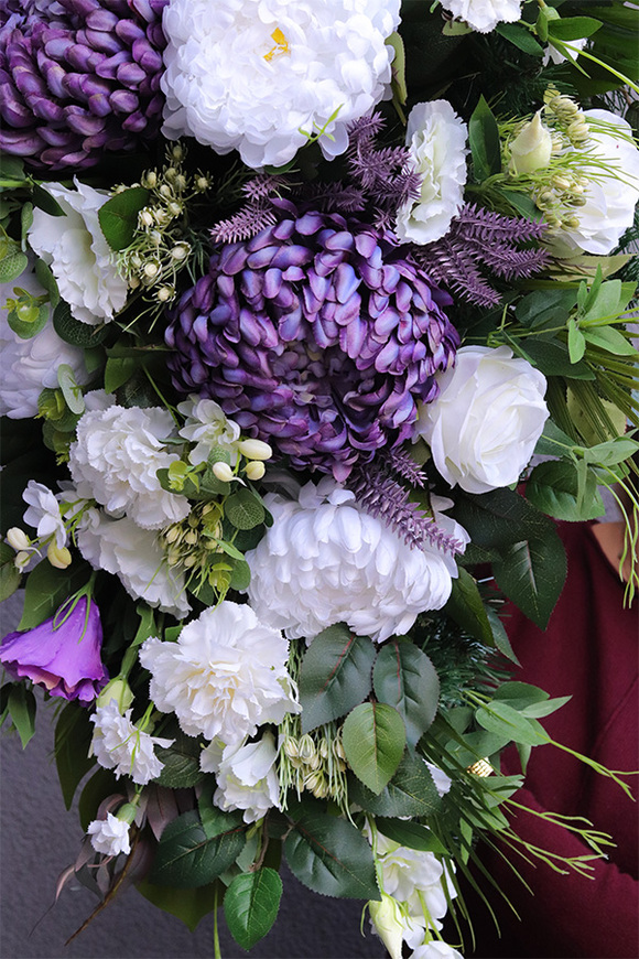 Fioletowa Alicja, fioletowa wiązanka nagrobna