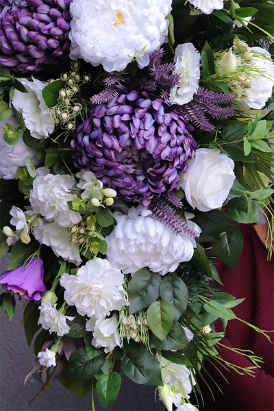 Fioletowa Alicja, fioletowa wiązanka nagrobna